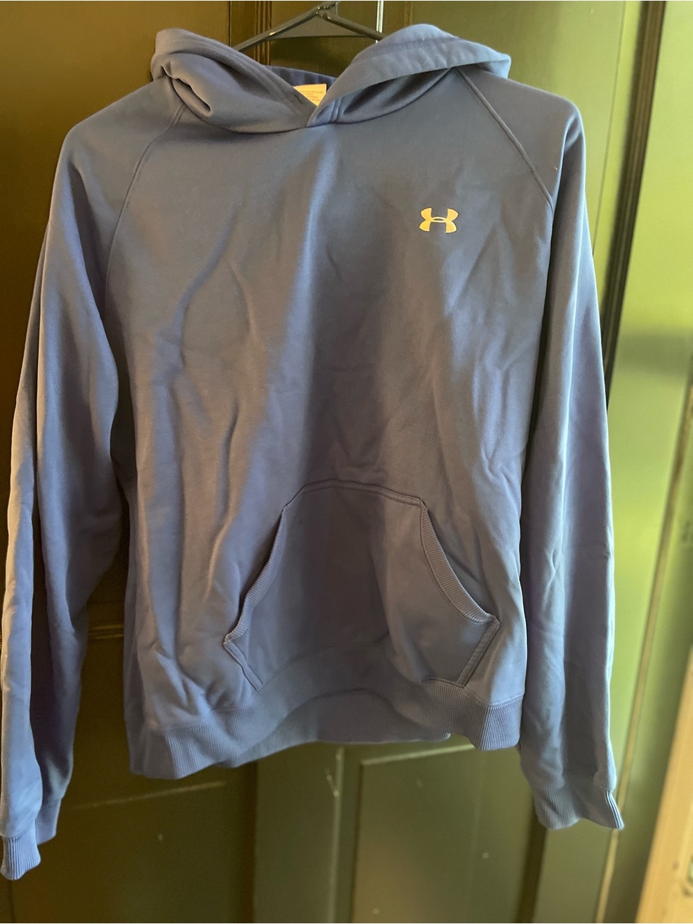 Women’s blue Underarmour medium sweatshirt